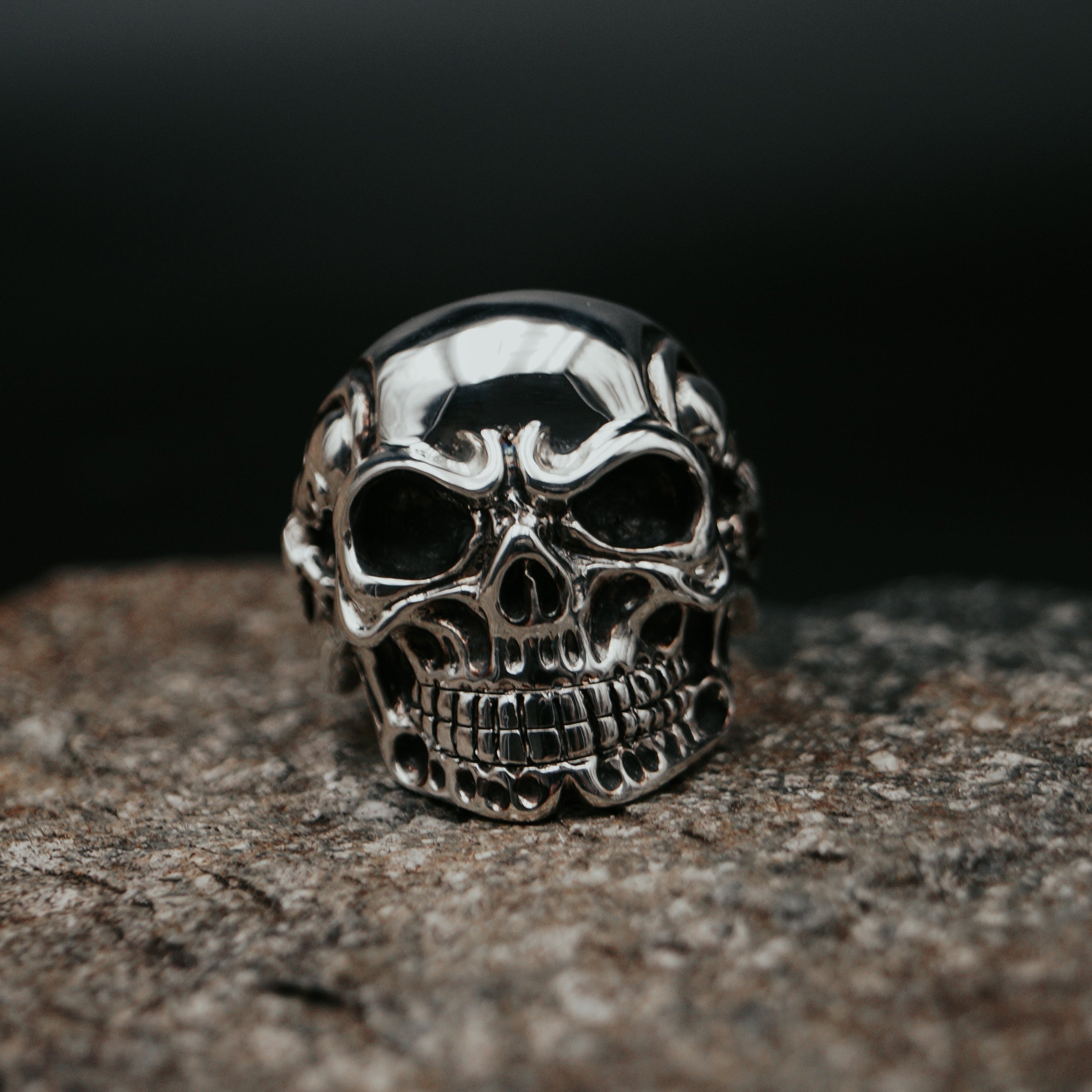 Bague Obsidian Skull